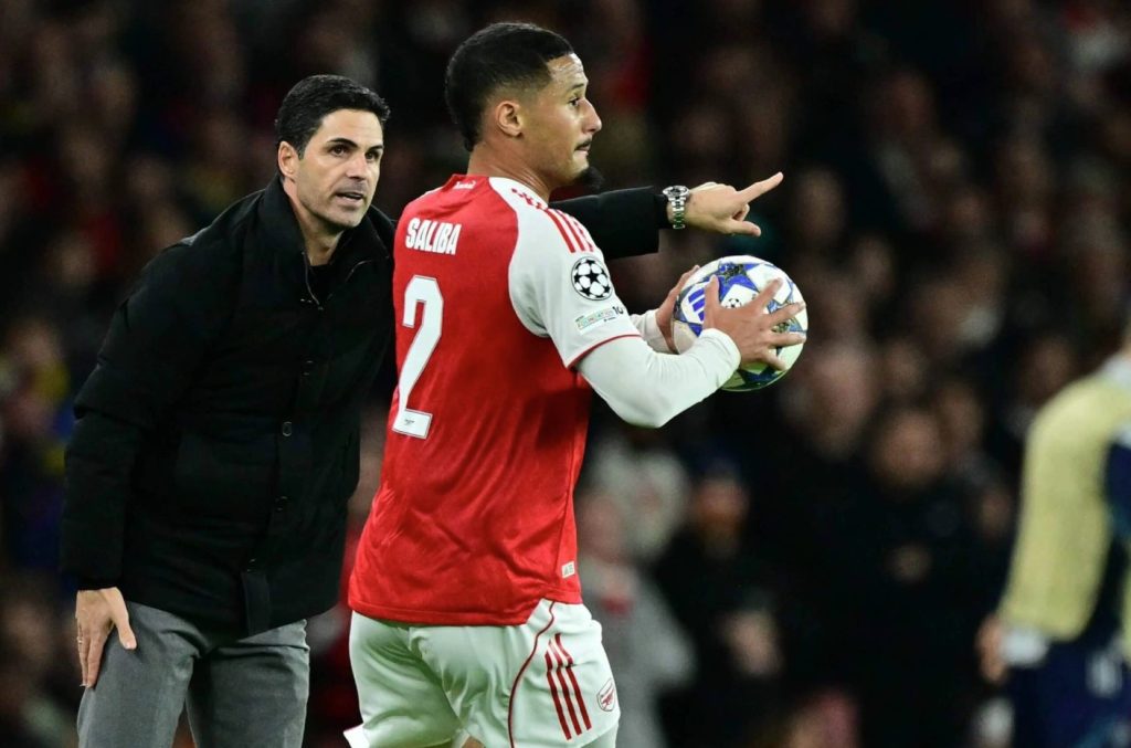 Arsenal đứng trước cơ hội chinh phục Ngoại hạng Anh sau hơn 2 thập kỷ