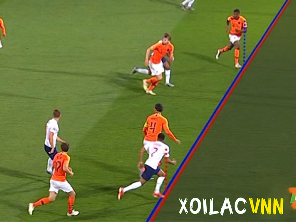 cau-thu-ao-trang-roi-vao-the-viet-vi