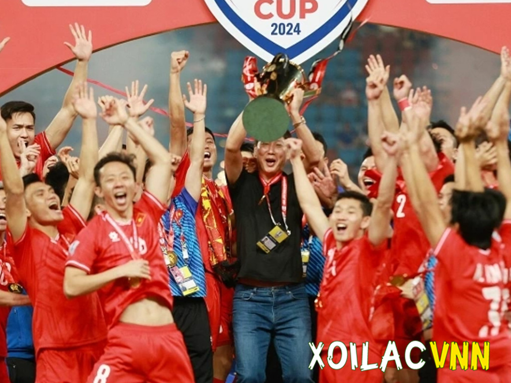 hlv-kim-sang-sik-cung-doi-tuyen-viet-nam-vo-dich