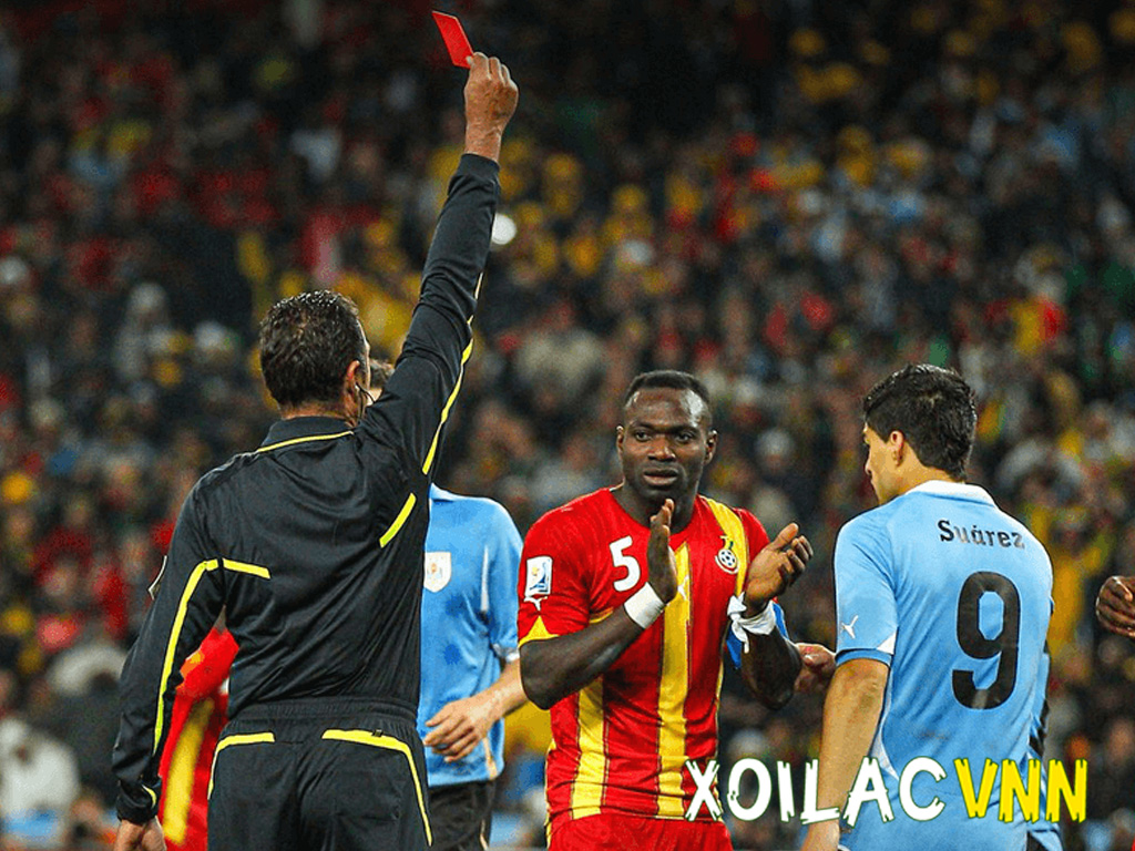 Luật treo giò trong bóng đá là gì? Toàn bộ quy định cần biết từ FIFA