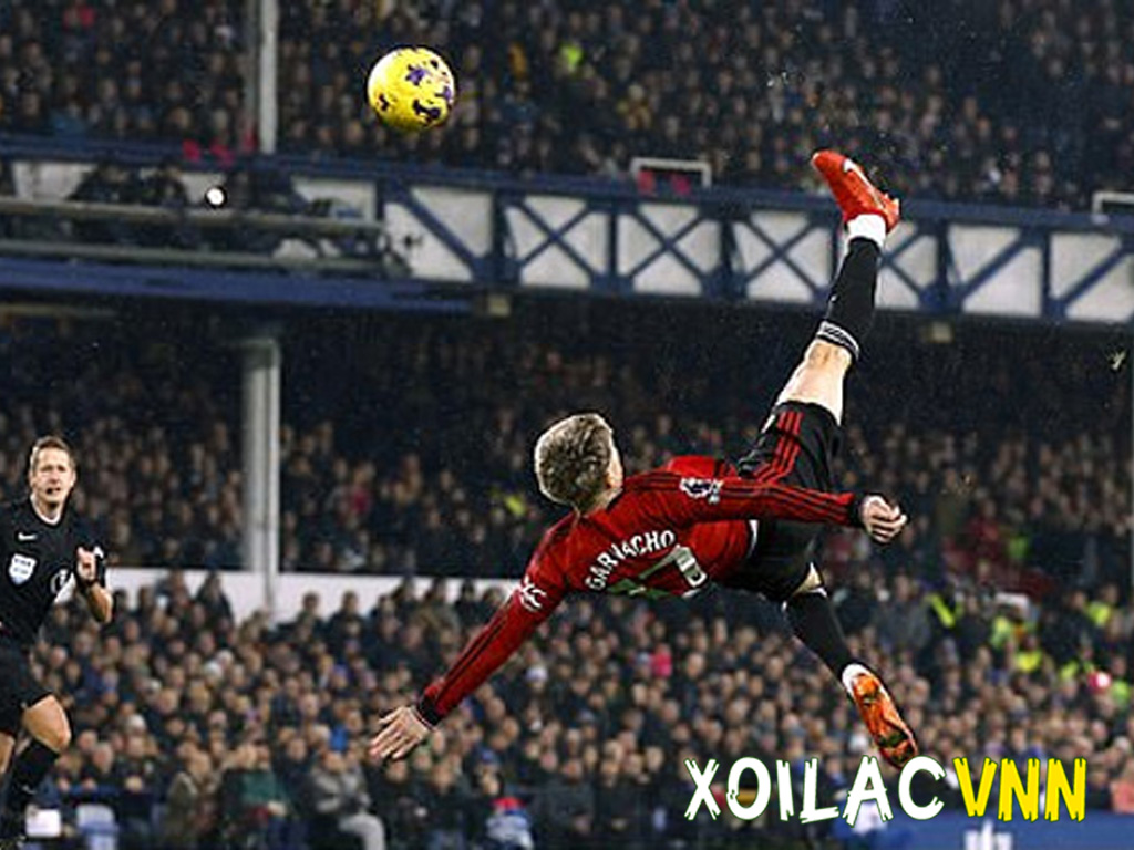 Ngả bàn đèn là gì? Giải thích chi tiết kỹ thuật khó trong bóng đá