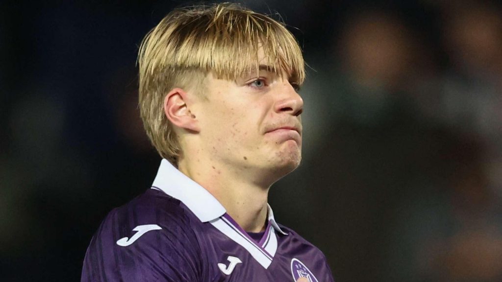 Tài năng trẻ Nathan de Cat đã có mùa giải cực hay với Anderlecht