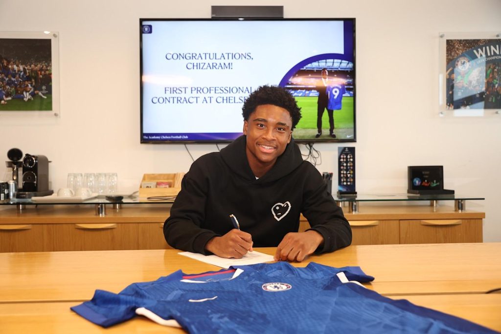 Chizaram Ezenwata ký hợp đồng chính thức với Chelsea