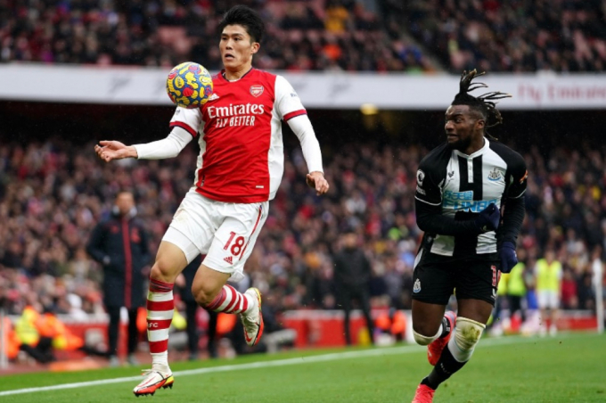 Tomiyasu tìm thấy lối thoát cho sự nghiệp