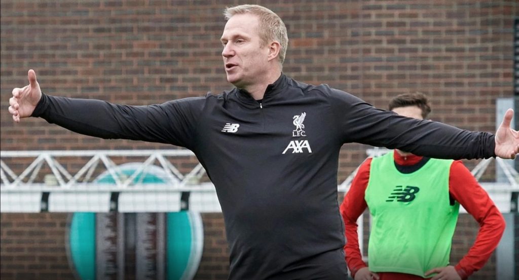 Ở Liverpool, Gronnenmark giúp các cầu thủ Liverpool thực hiện những cú ném xa, lực mạnh.