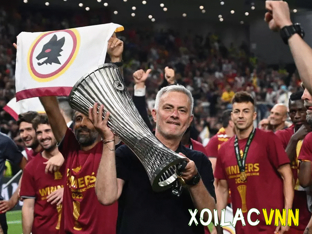 as-roma-vo-dich-conference-cup