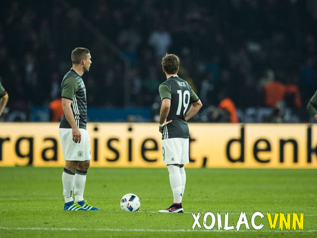 Luật giao bóng trong bóng đá: Quy định chuẩn của FIFA