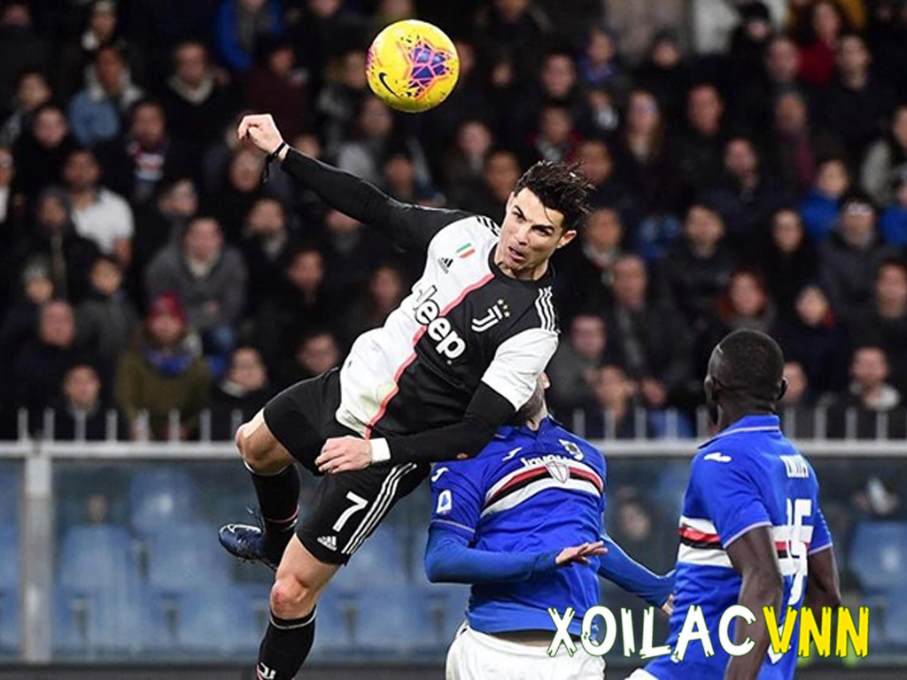 ronaldo-bat-cao-danh-dau